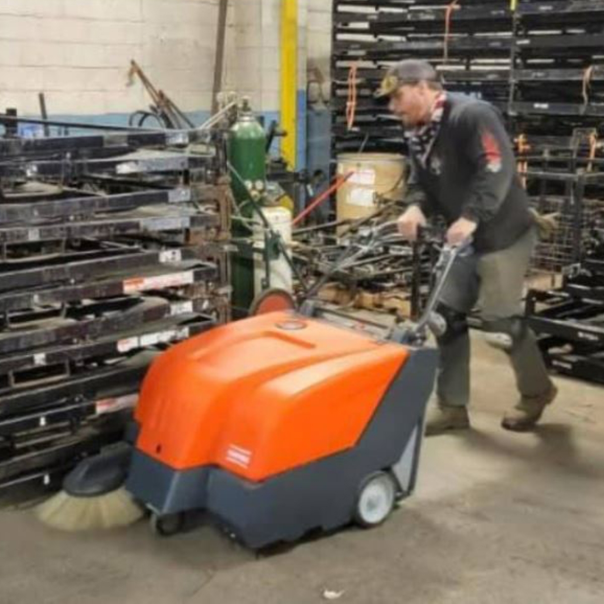 The Collector series of industrial floor sweepers are ideal for shopping centers, warehouses, outdoor cleanup, manufacturing facilities and other establishments that require outstanding sweeping performance.