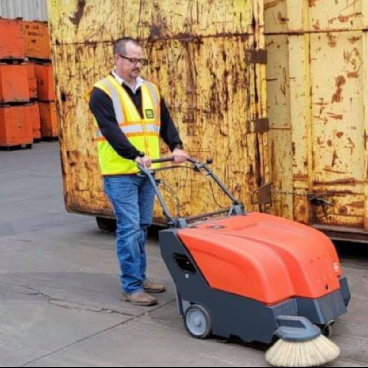 Our floor sweepers are ideal for any application and feature compact designs, easy controls and high maneuverability that help you get the job done quickly and efficiently.