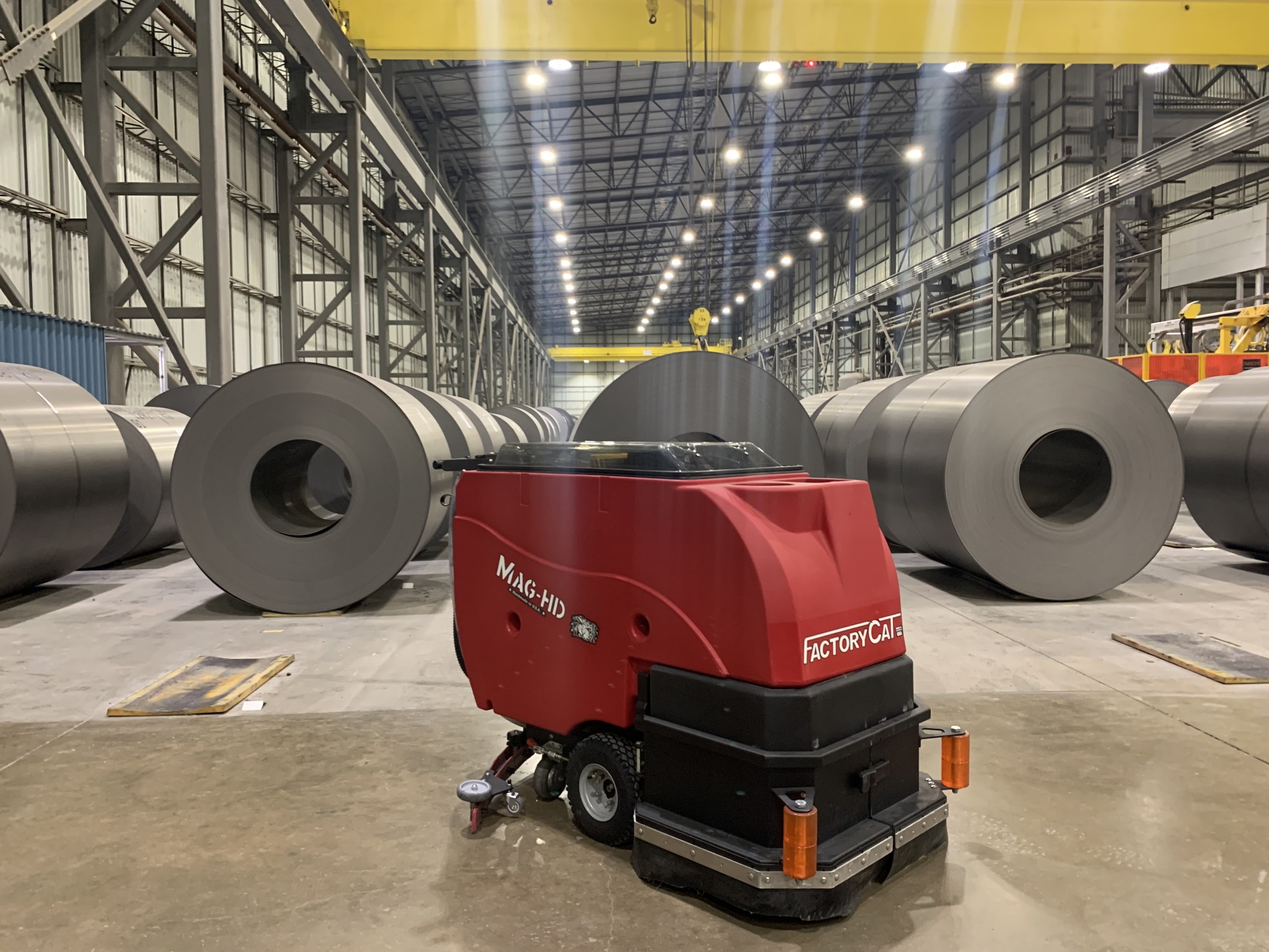 With it's high-capacity solution and recovery tanks and battery pack options, the Mag-HD offers extended scrub times and covers a lot of square footage per hour.